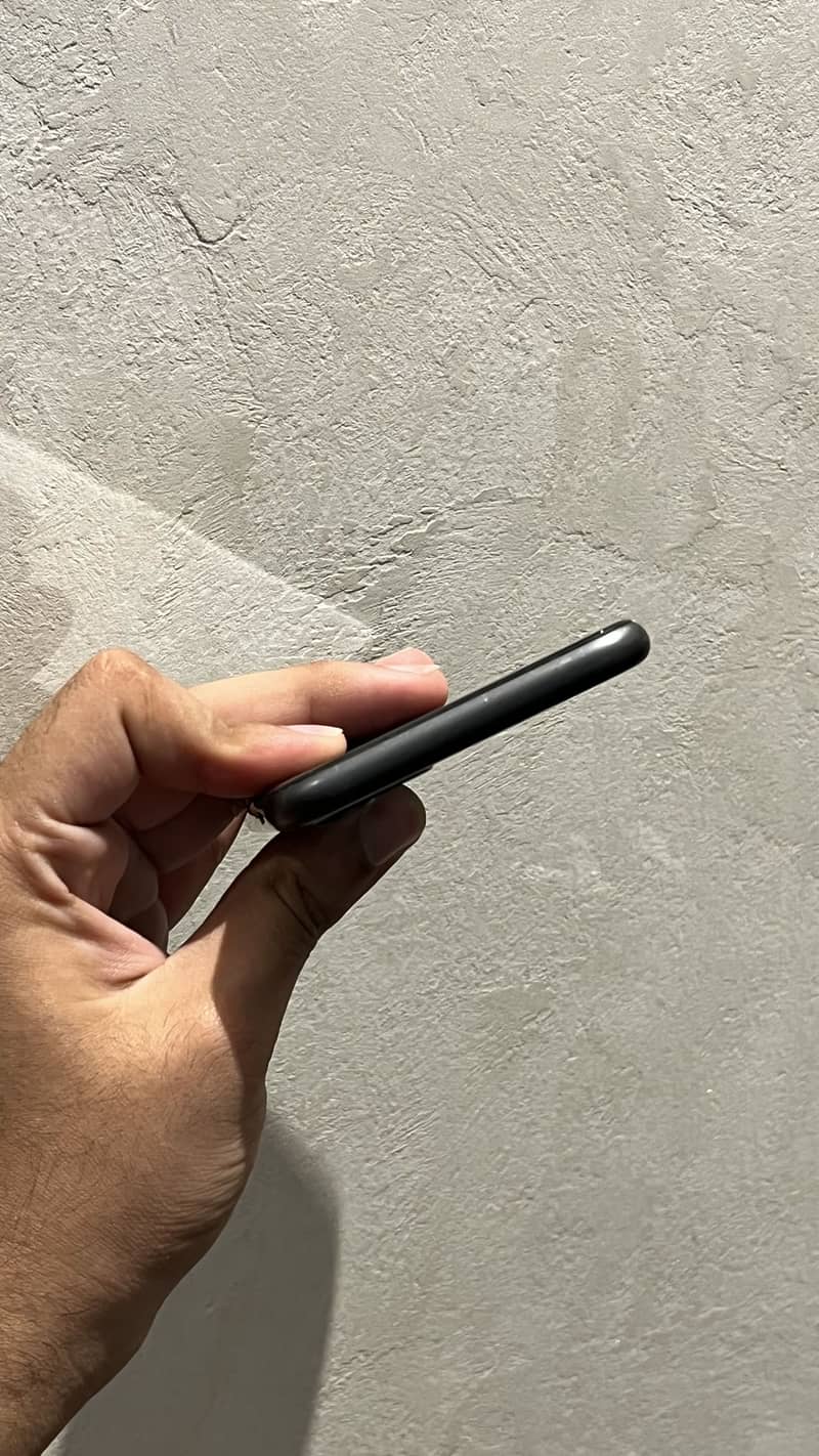 Apple iPhone 11 4