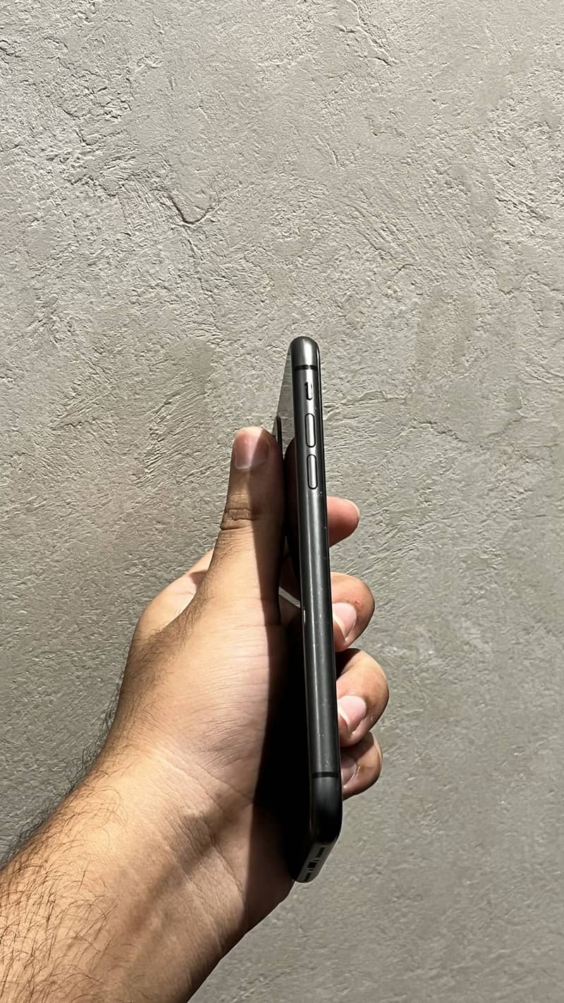 Apple iPhone 11 7