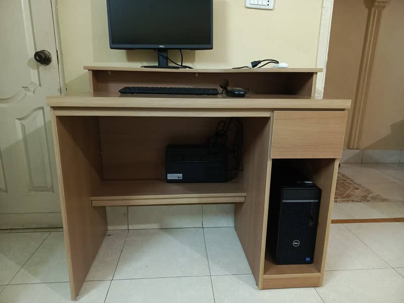 Computer Table 1