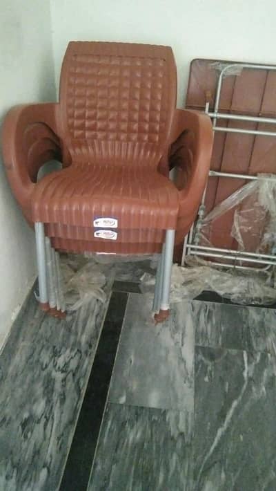 Brand new Plastic Table and Chairs