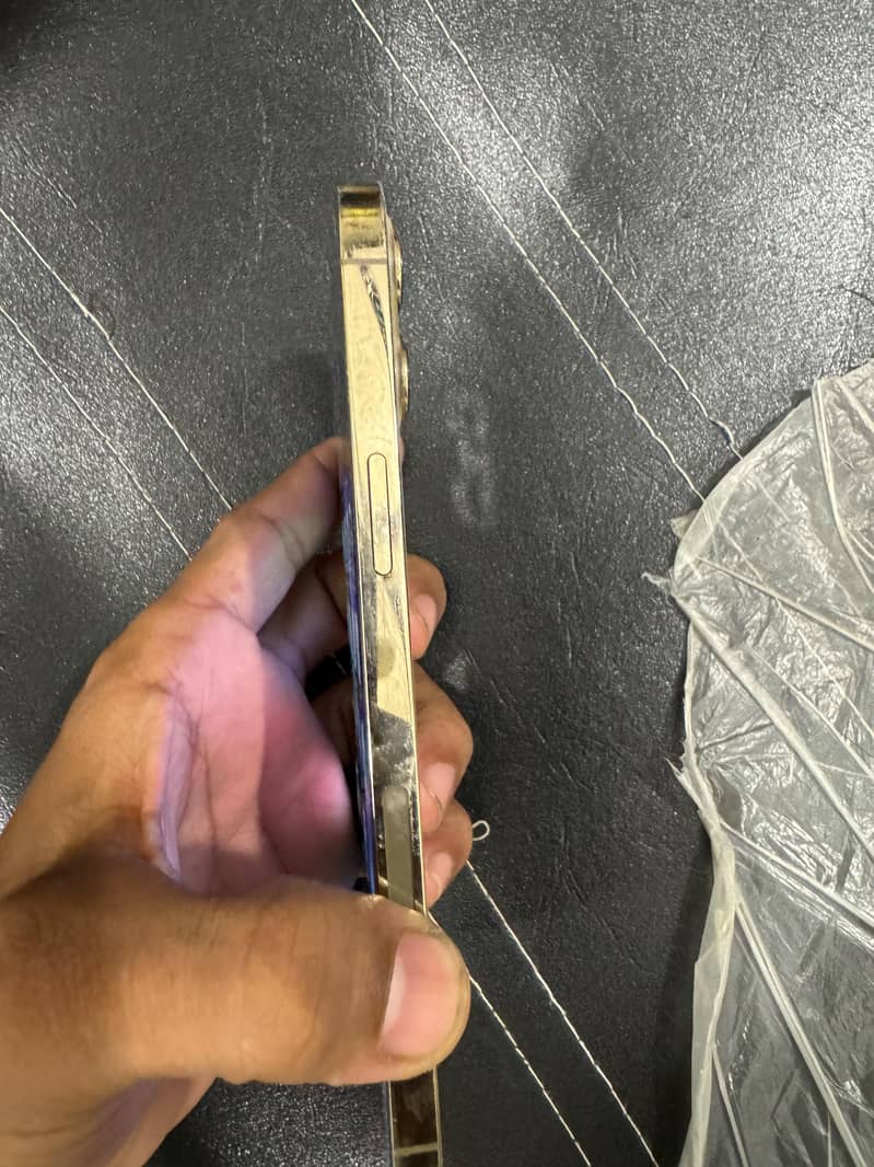 Apple iPhone 12 Pro Max 3