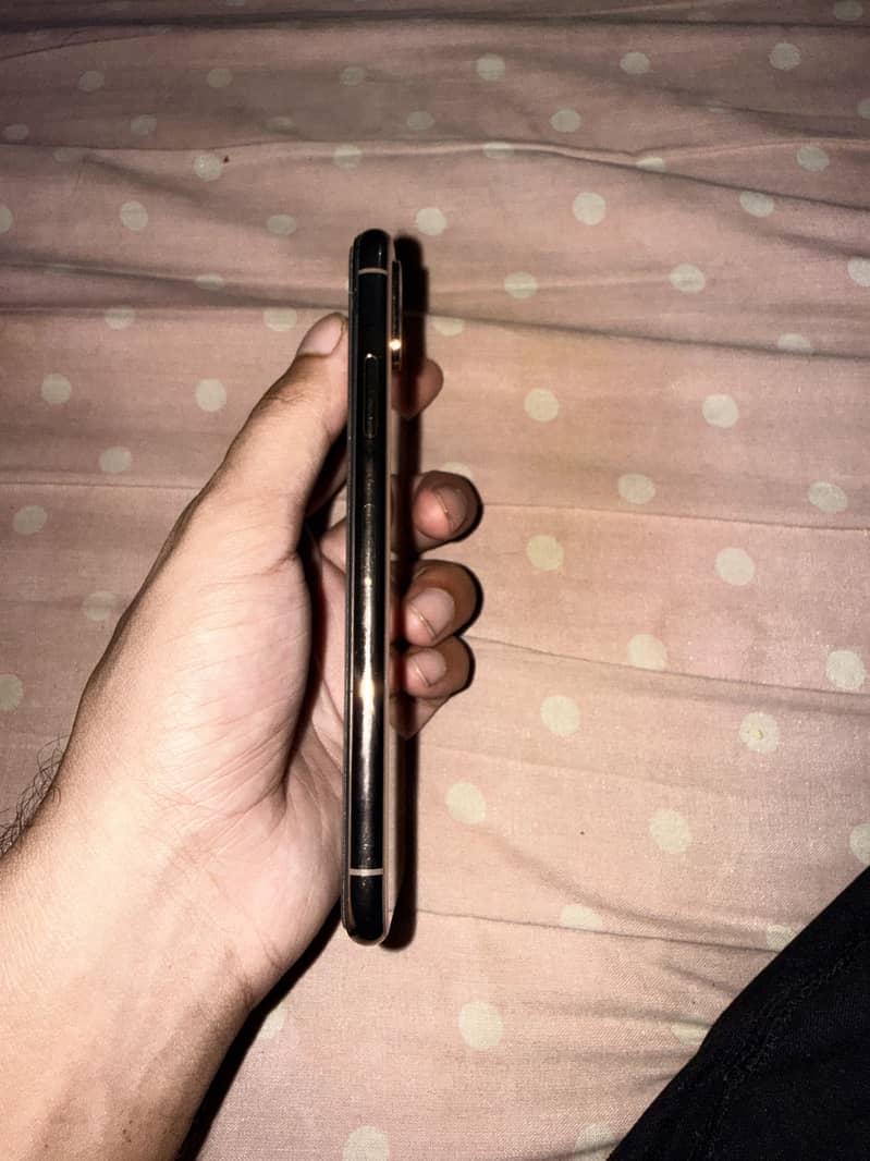 Apple iPhone XS 3