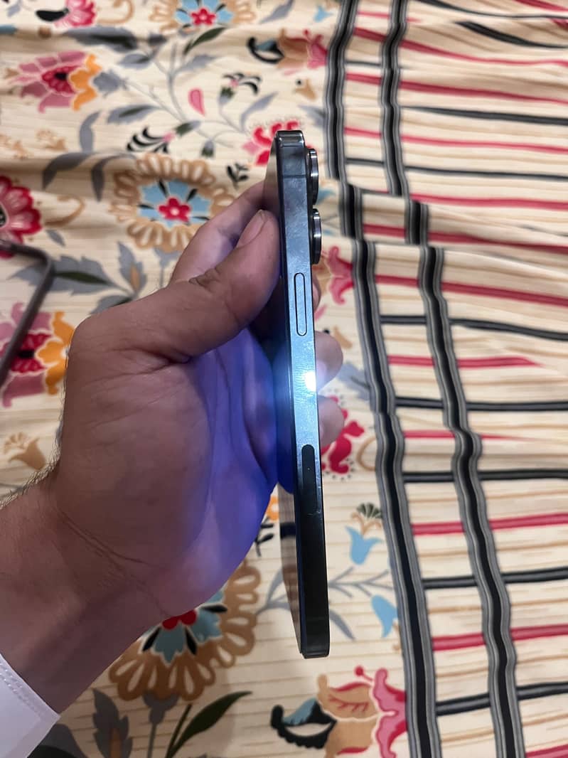 Apple iPhone 13 Pro Max 2