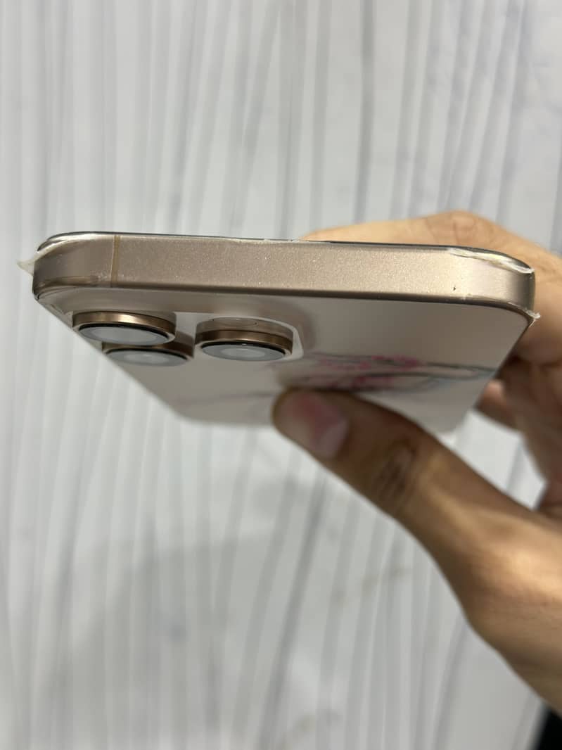 Apple iPhone 16 Pro Max 4