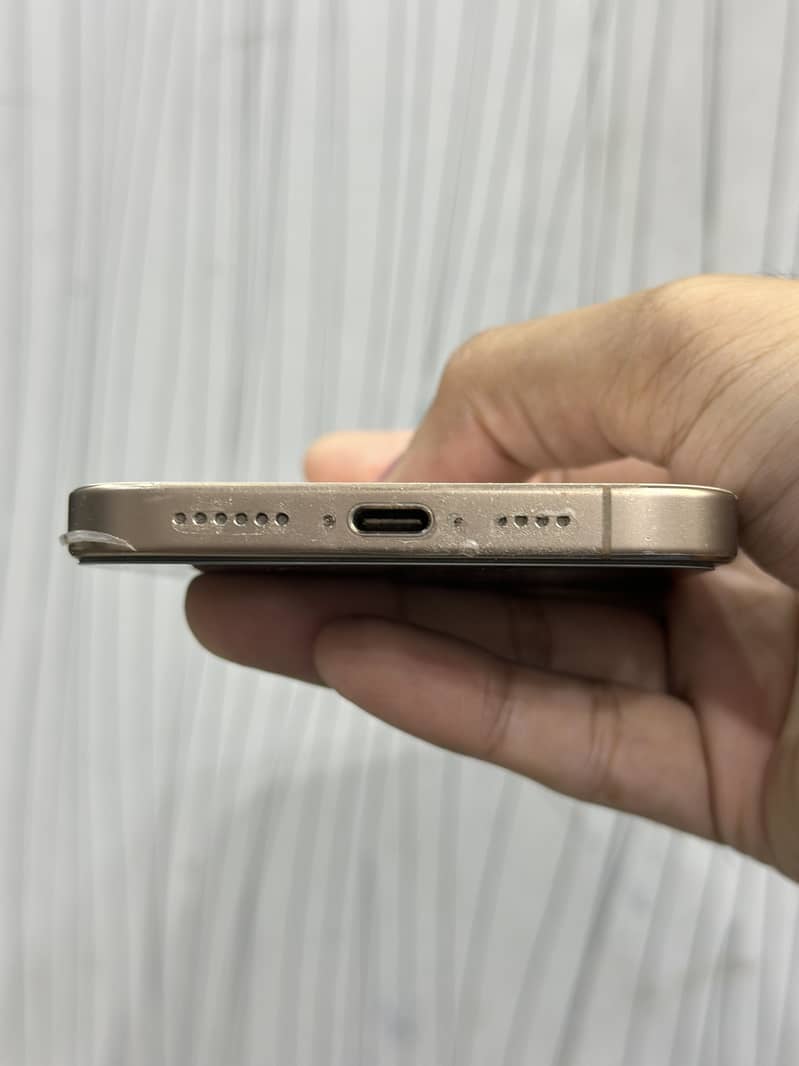 Apple iPhone 16 Pro Max 6