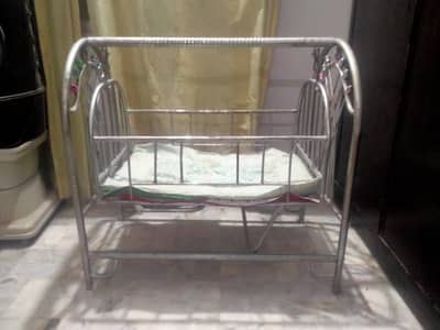 Iron swing for babaies in good condition