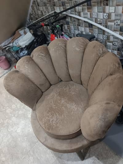 flower chairs 10/10
