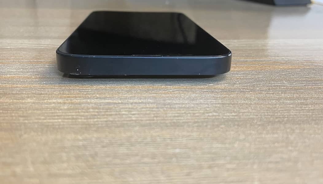 Apple iPhone 13 2