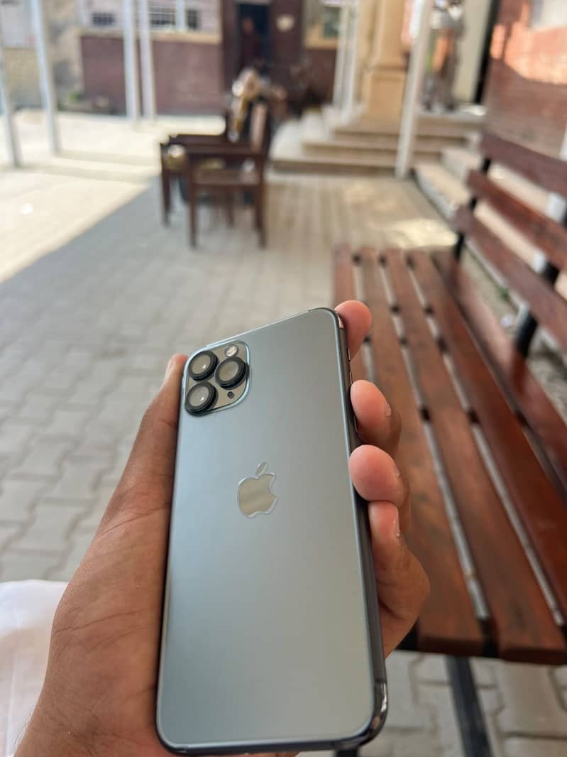 Apple iPhone 11 Pro 3
