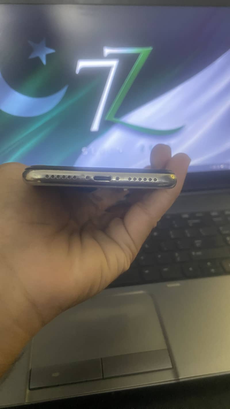 Apple iPhone X 5