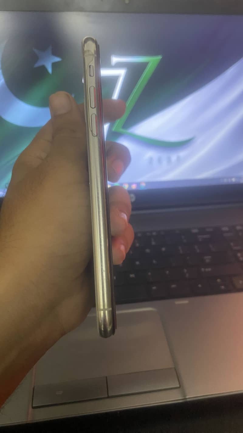 Apple iPhone X 3