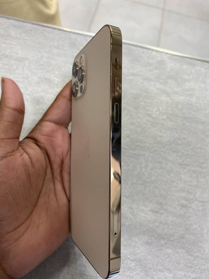 Apple iPhone 12 Pro 2