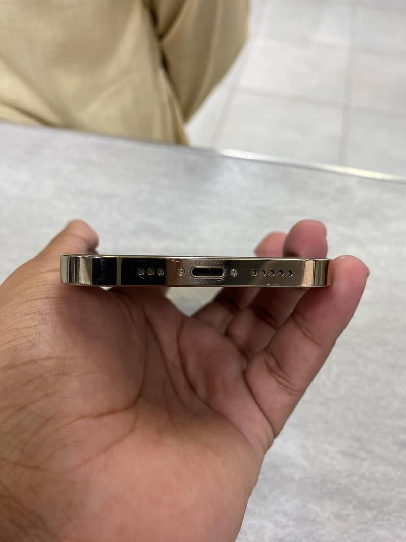 Apple iPhone 12 Pro 3