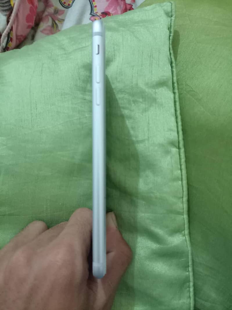 Apple iPhone 7 Plus 1