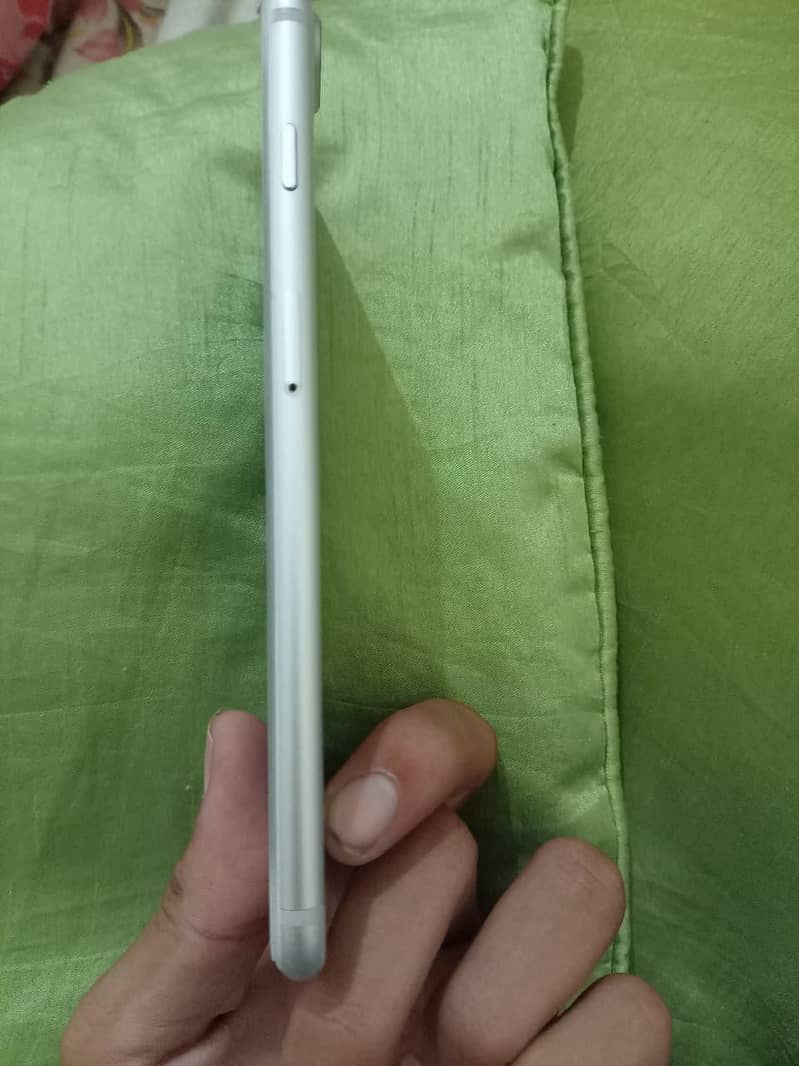 Apple iPhone 7 Plus 5