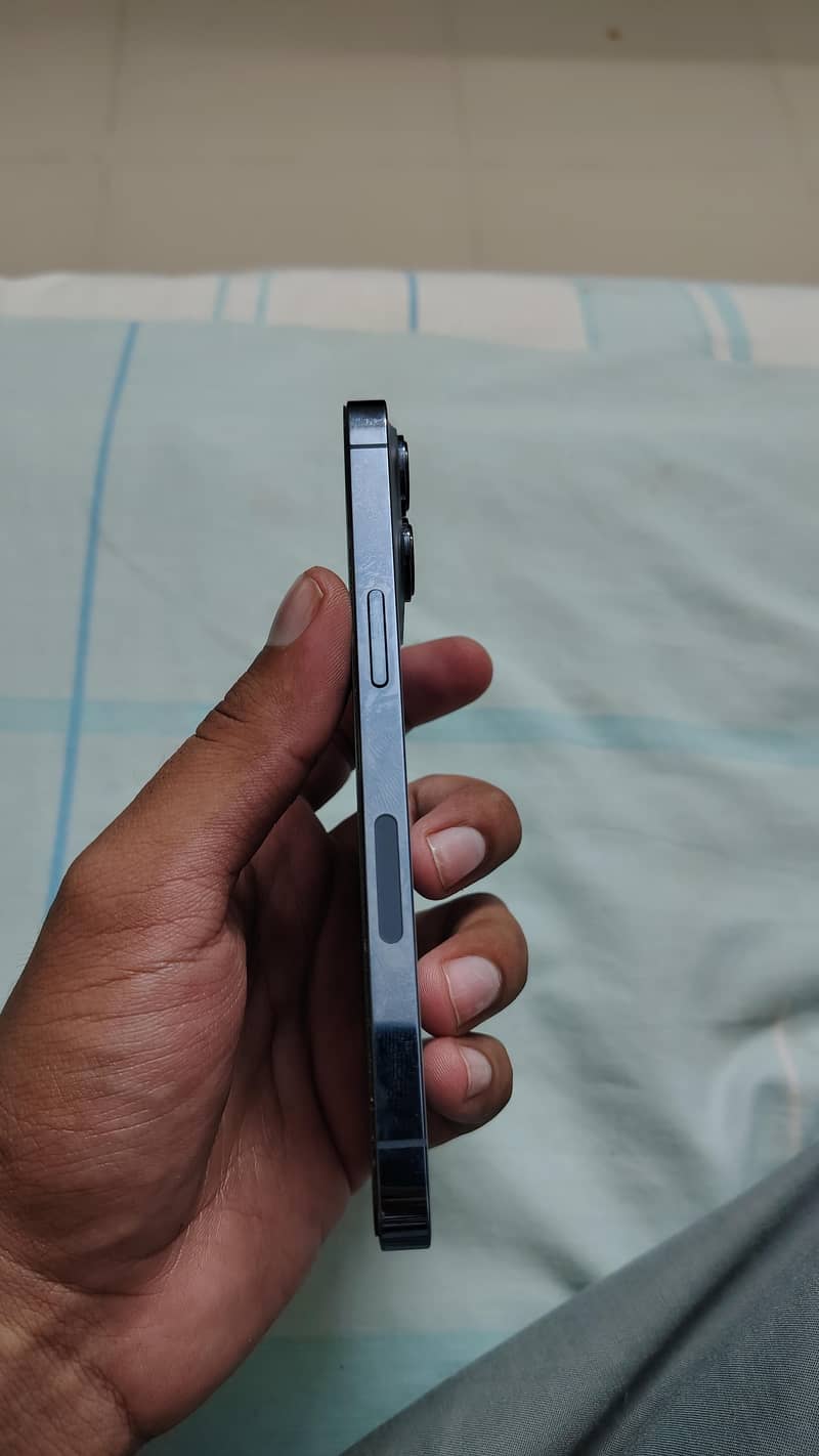 Apple iPhone 13 Pro 2
