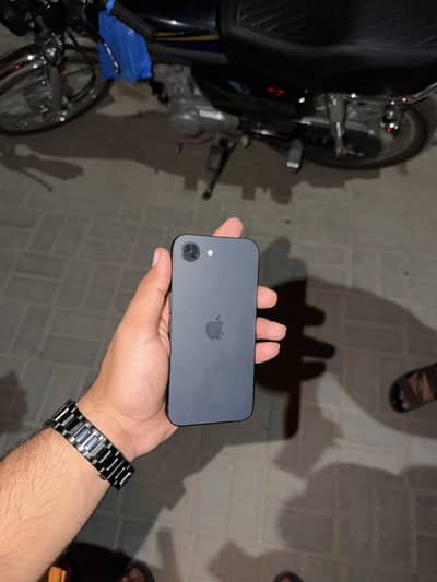 Apple iPhone 16e