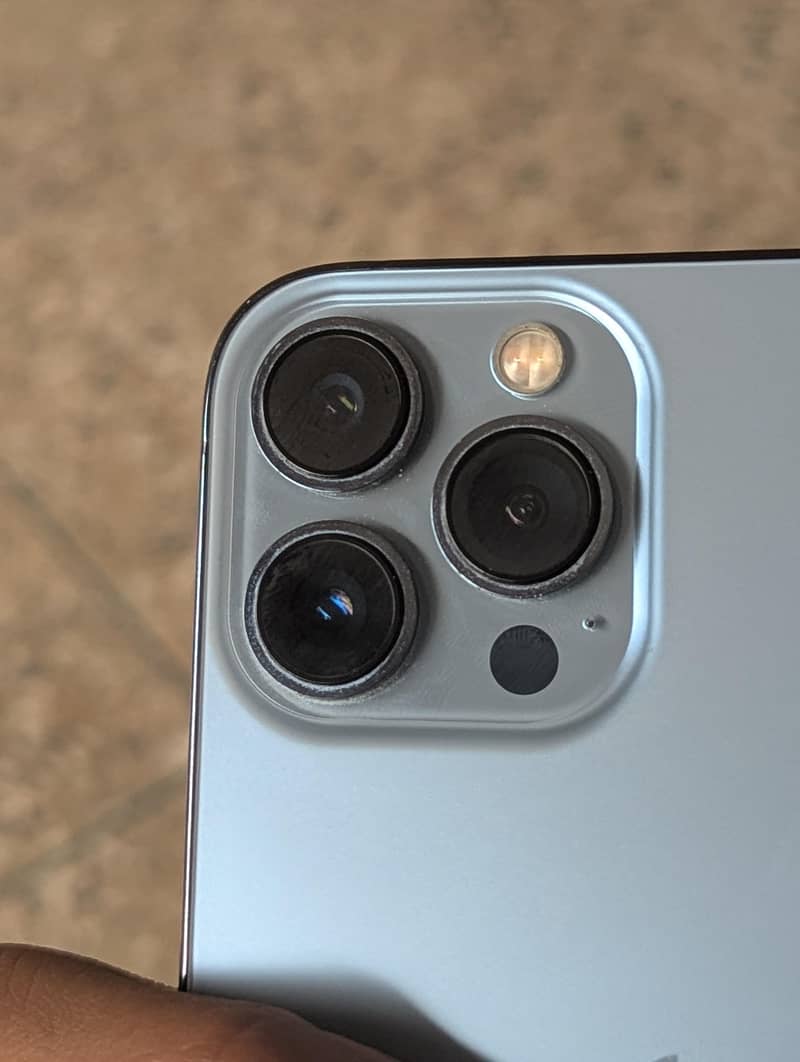 Apple iPhone 13 Pro Max 4