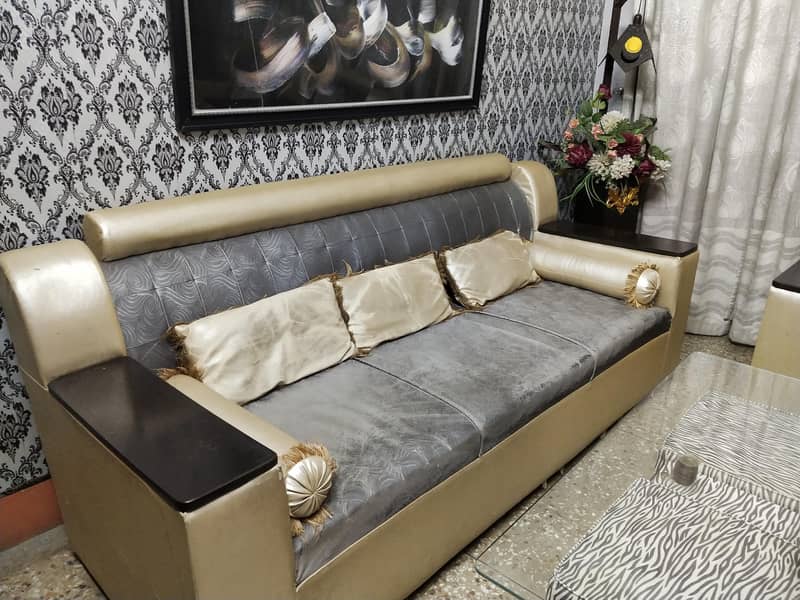 5 seater sofa 0