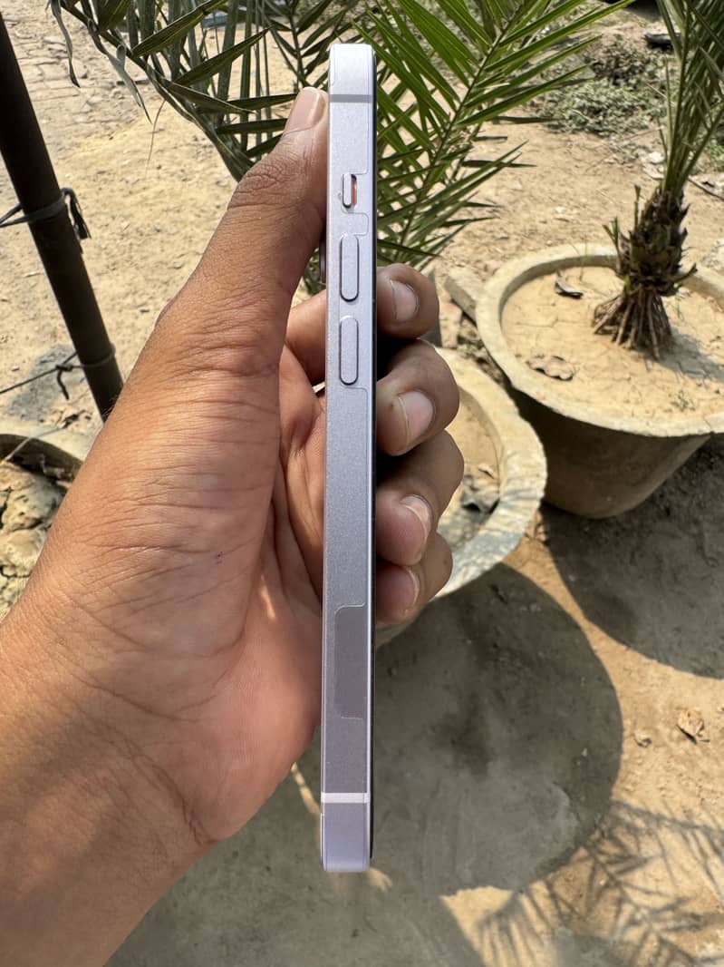 Apple iPhone 14 3