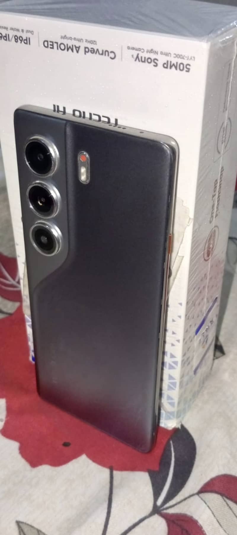 Tecno CAMON 40 Pro 1