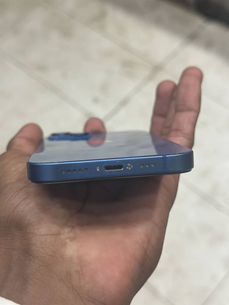 Apple iPhone 13 4