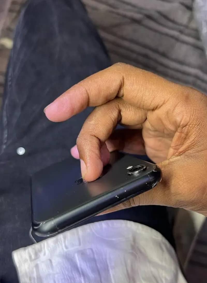 Apple iPhone XR 4