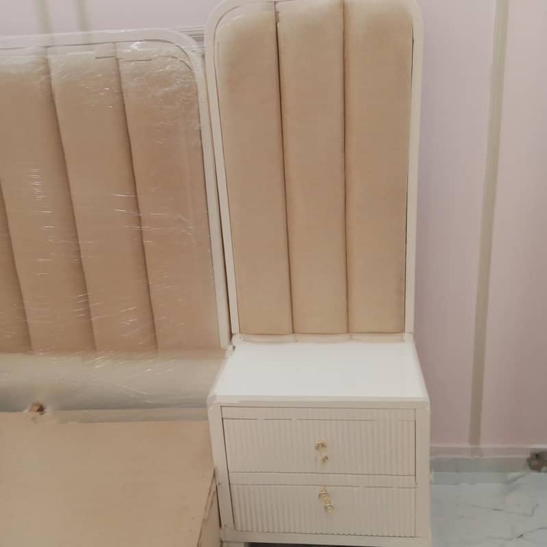 Bed set with full light mirror 2