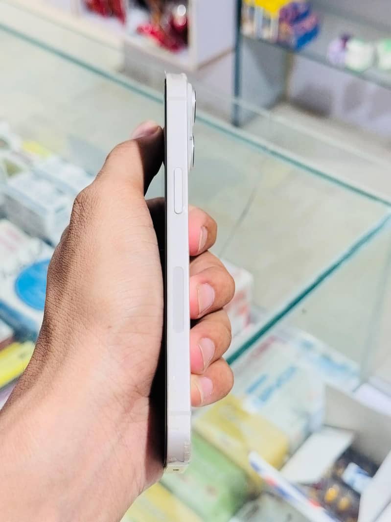 Apple iPhone 14 3