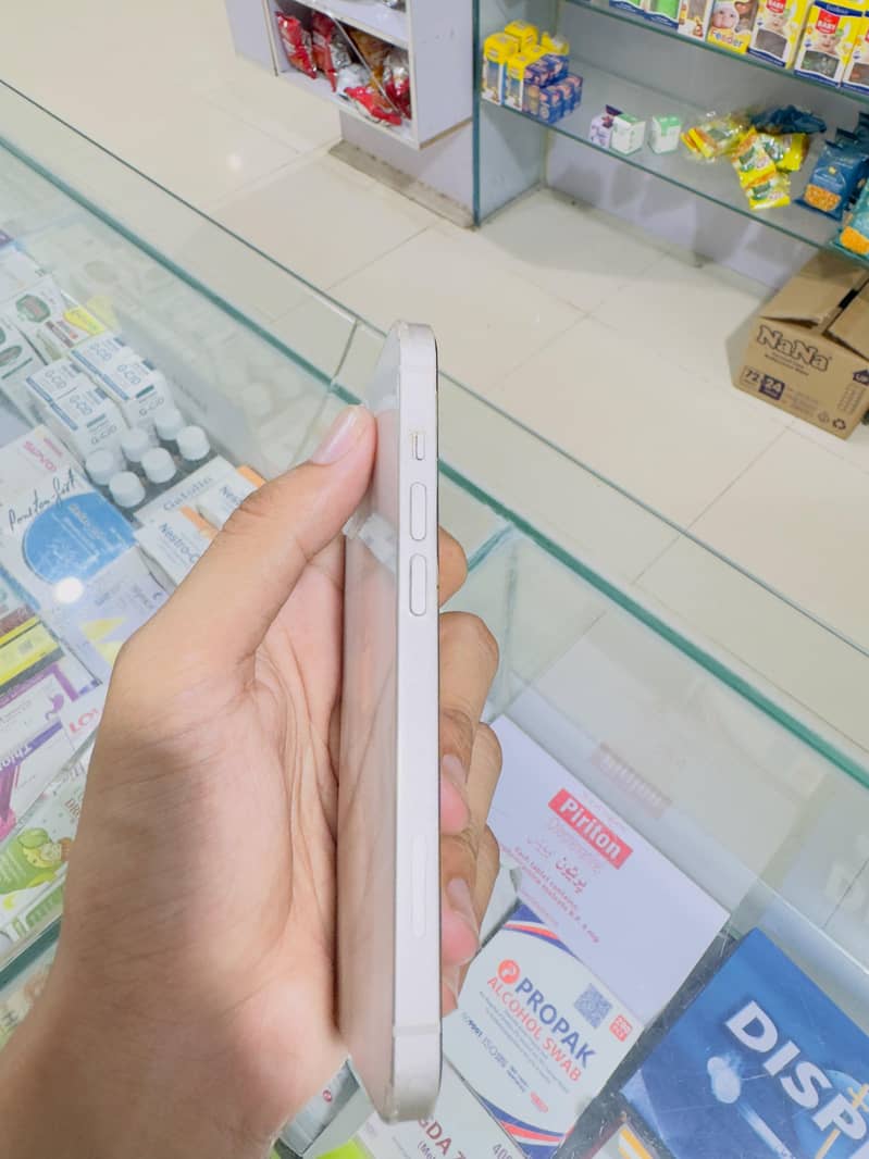 Apple iPhone 14 4