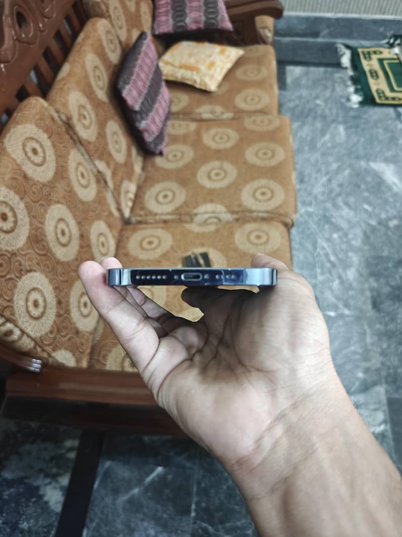 Apple iPhone 13 Pro Max 4