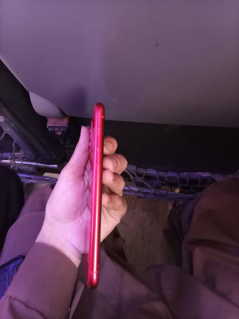 Apple iPhone 11 3