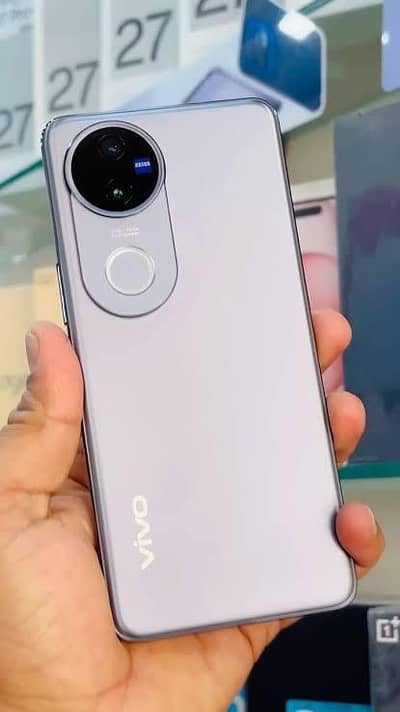 Vivo V50