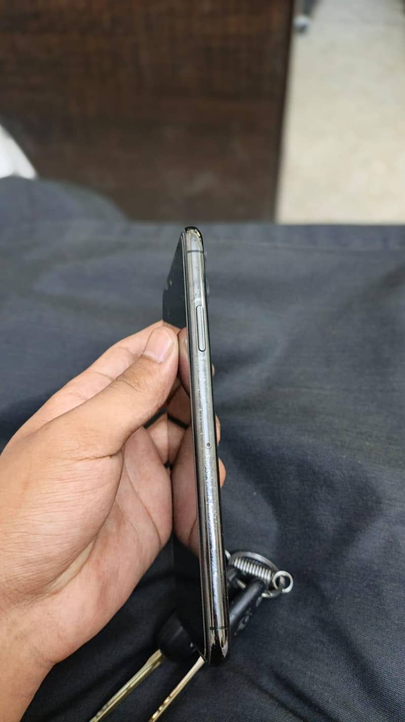 Apple iPhone 11 Pro Max 2