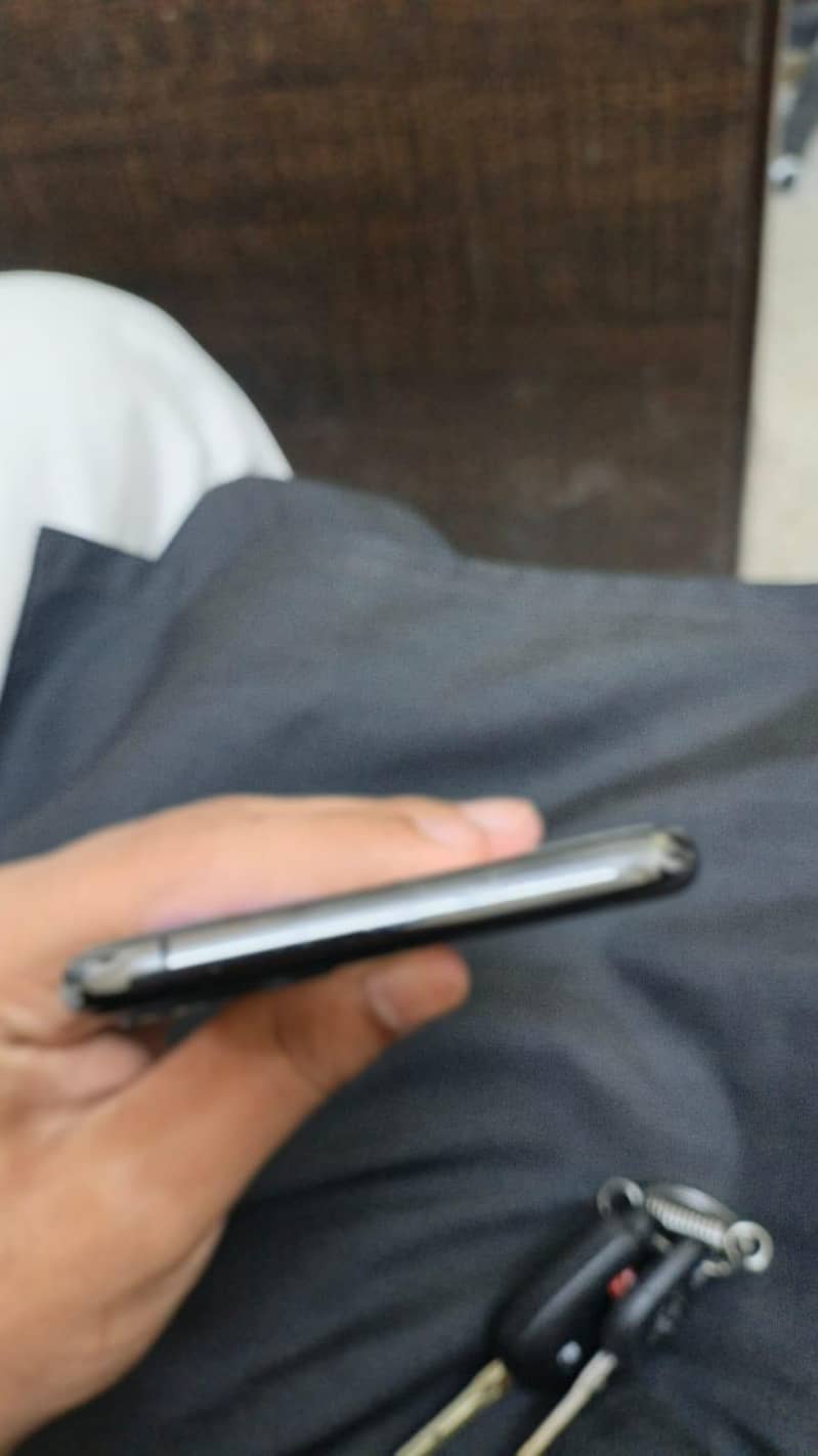 Apple iPhone 11 Pro Max 4