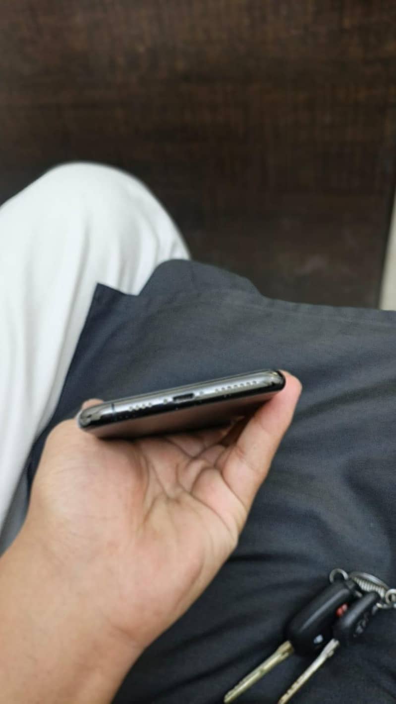 Apple iPhone 11 Pro Max 6