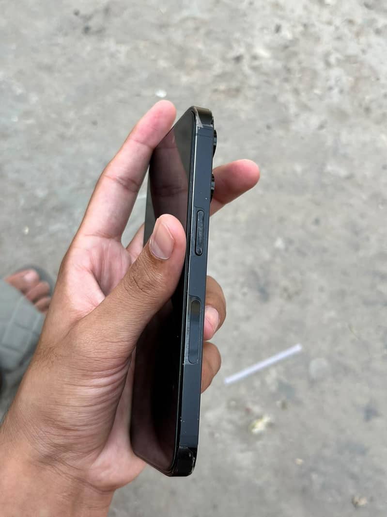 Apple iPhone 14 Pro 2