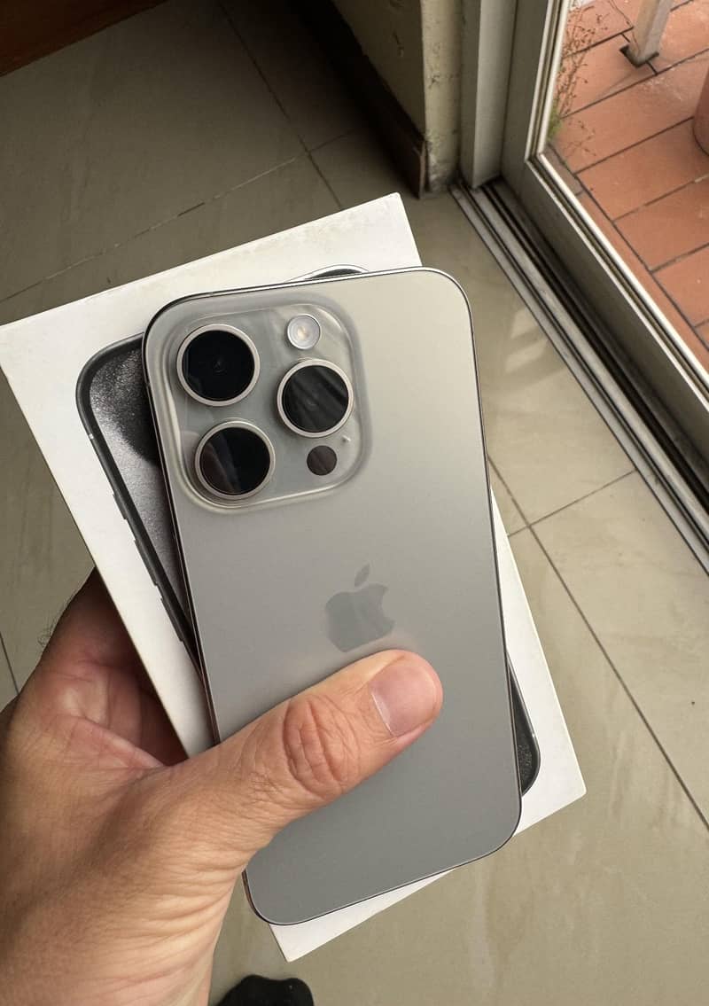 Apple iPhone 15 Pro Max 0