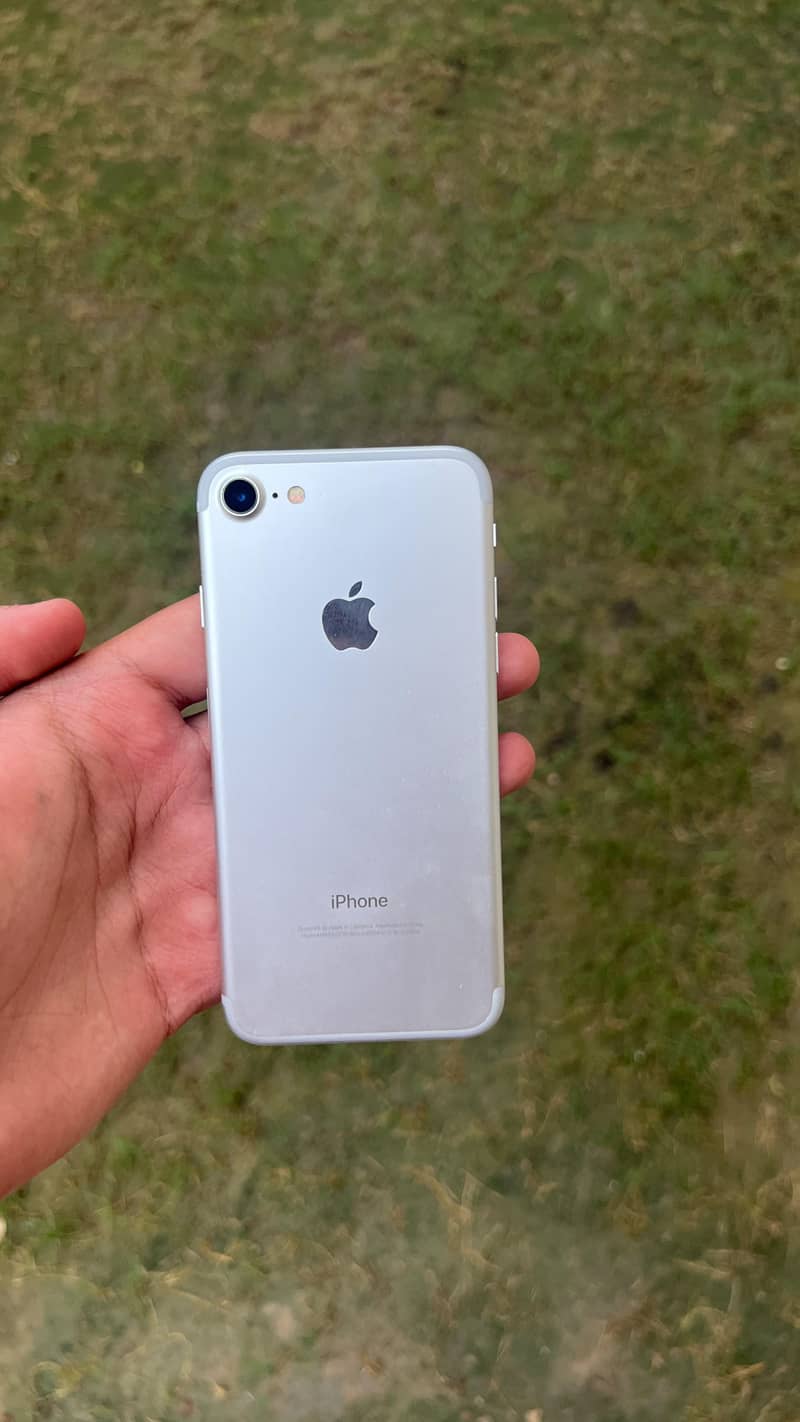 Apple iPhone 7 0