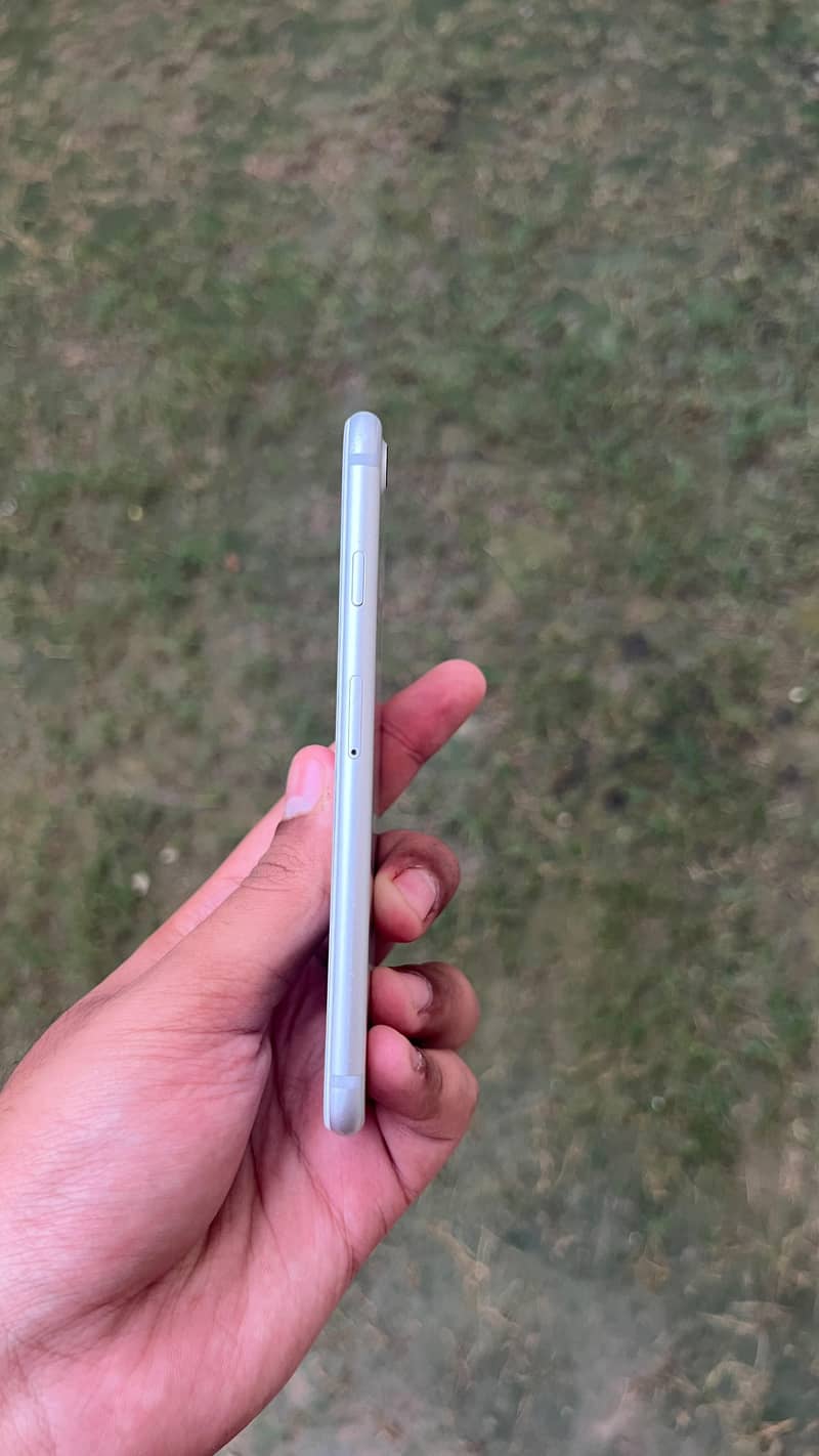 Apple iPhone 7 3