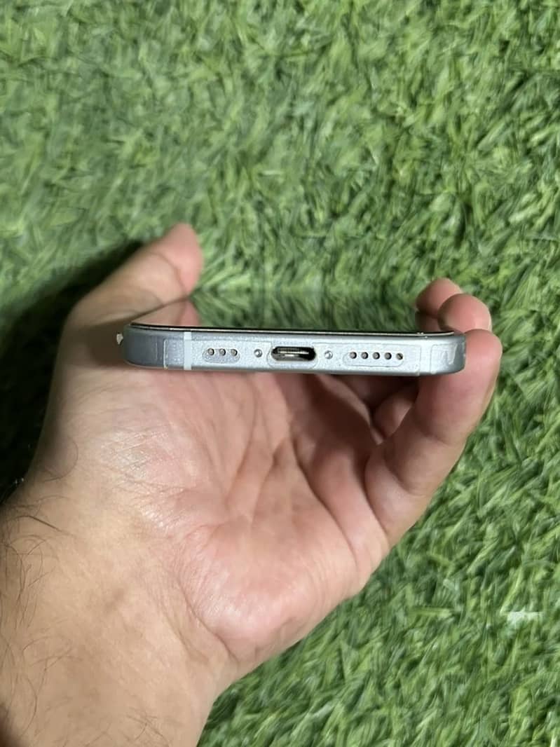 Apple iPhone 15 6