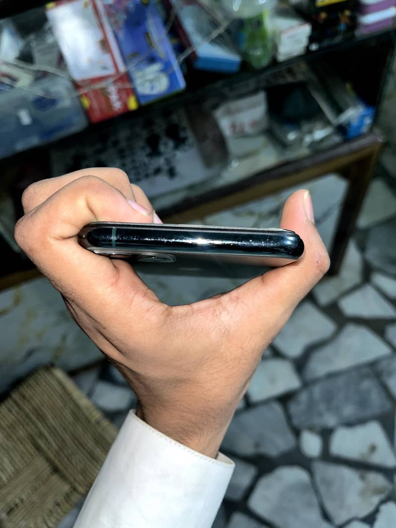 Apple iPhone 11 Pro Max 1