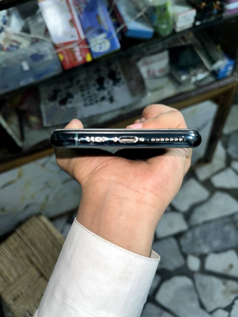 Apple iPhone 11 Pro Max 4