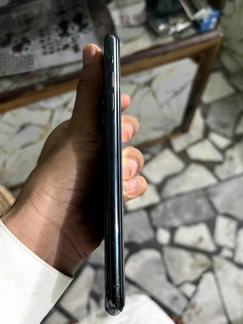 Apple iPhone 11 Pro Max 6