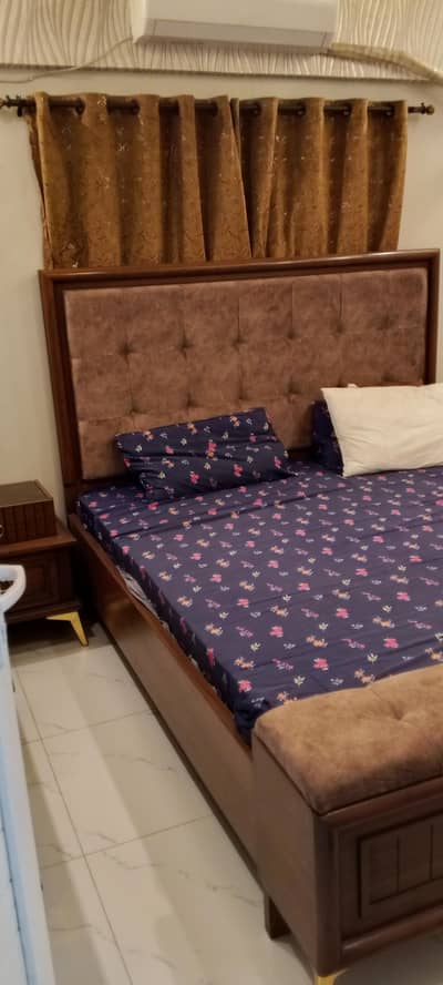 double bed with dressing table & site table