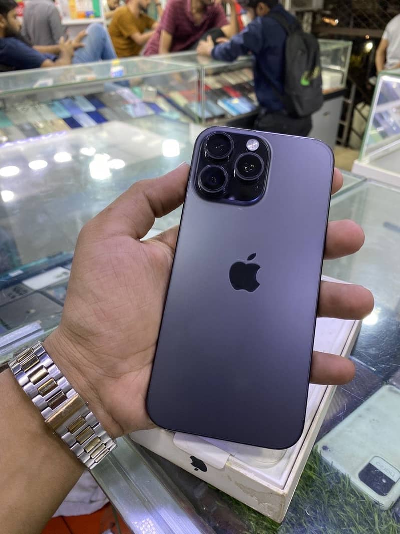 Apple iPhone 16 Pro Max 1
