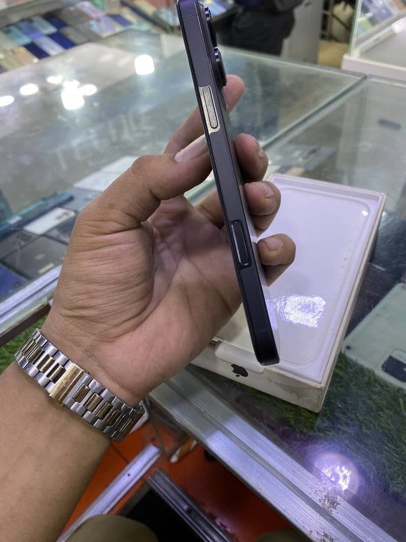 Apple iPhone 16 Pro Max 5