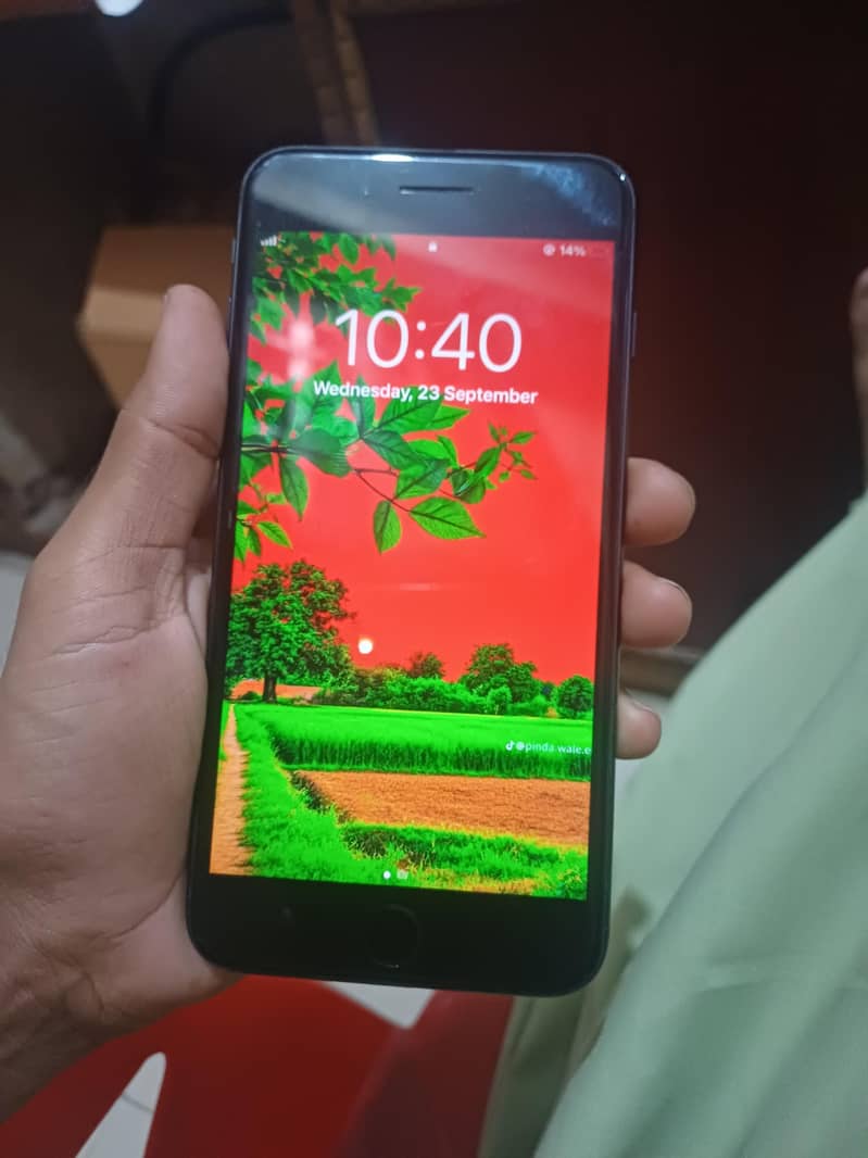 Apple iPhone 7 Plus 0