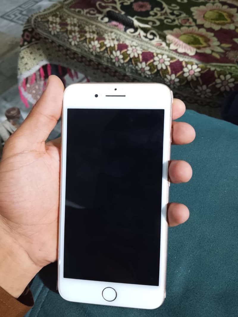 Apple iPhone 8 Plus 3