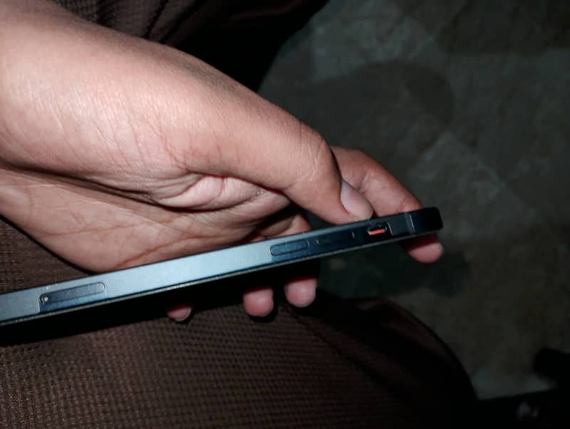 Apple iPhone 12 6
